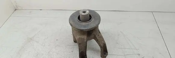 Volkswagen Transporter - Caravelle T5 Engine mount bracket 7h0199846