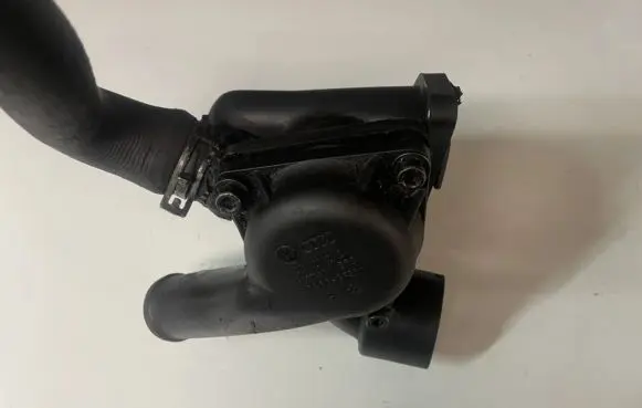 Seat Toledo II (1M) Engine coolant pipe/hose 071121117A 021121121c