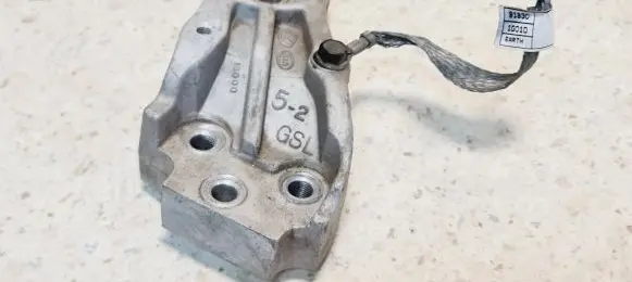 KIA Rio Engine mounting bracket 218211G000