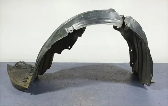 Front wheel arch liner splash guards