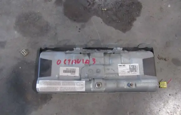 Skoda Octavia Mk3 (5E) Knee airbag CE0589PT000236 5G2880842C 440372572232