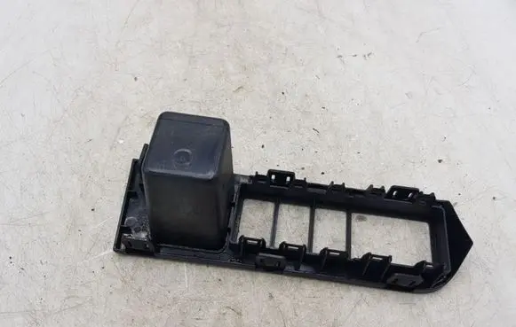 Nissan Note (E11) Mirror switch trim 684859U000