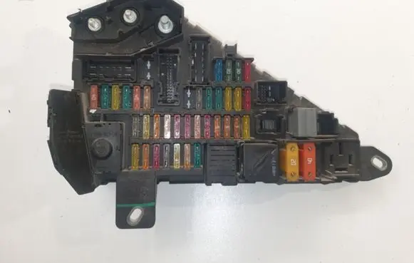 BMW 5 E60 E61 Fuse module 6906588