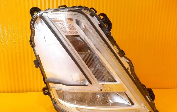 Volvo V40 Headlight/headlamp 24056485