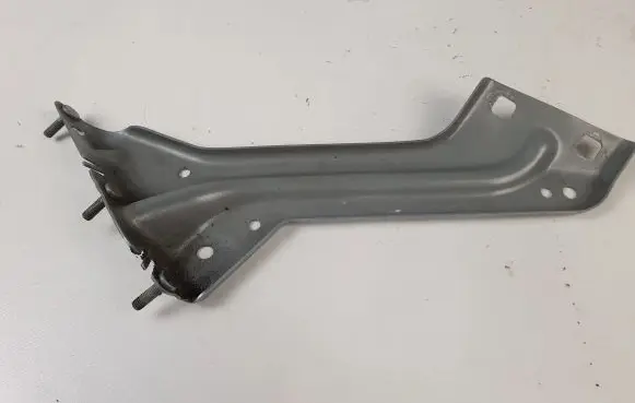 Audi Q5 SQ5 Fender mounting bracket 8R0821135