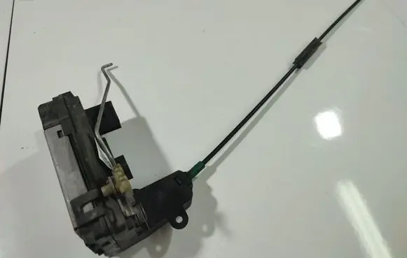 Opel Astra H Front door lock 182149