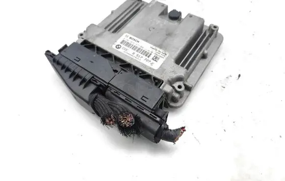Mini Cooper Coupe R58 Engine control unit/module 8517727 0281018477