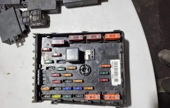 Volkswagen PASSAT B6 Fuse module 3C09371253C6937125 V0824
