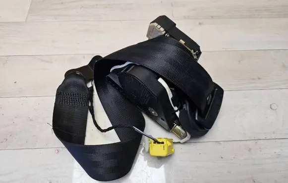Volkswagen Touran I Front seatbelt 1T1857706 33049822 65591