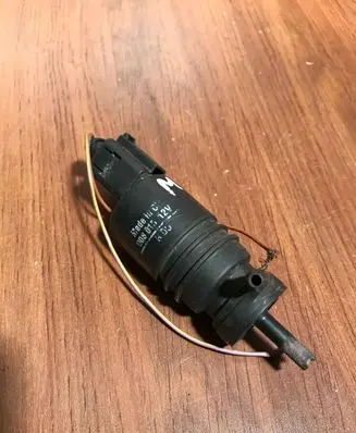 Mercedes-Benz CLS C219 Windscreen/windshield washer pump 008015