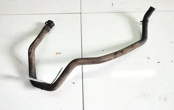 Engine coolant pipe/hose