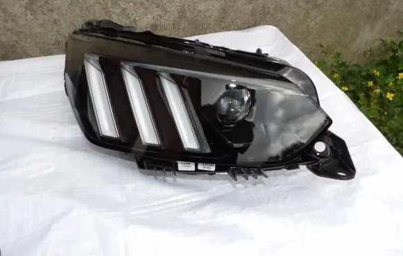 Peugeot 2008 II Headlight/headlamp 9841642080 01FCRPL125 L615789