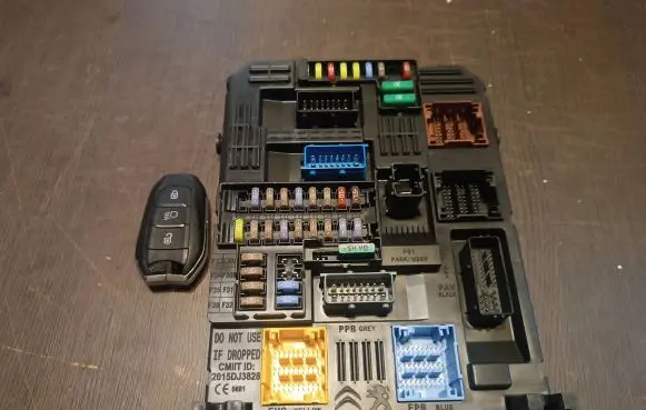 Peugeot 208 Comfort/convenience module 9830708180 28641141 3231960043