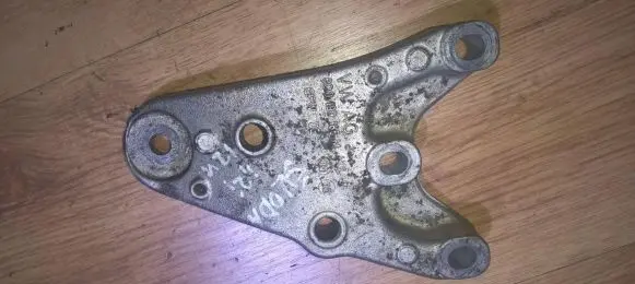 Skoda Fabia Mk1 (6Y) Engine mounting bracket 6q0199185m