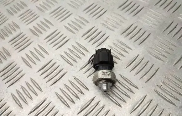 Toyota Avensis T270 Air conditioning (A/C) pressure sensor 4990007880
