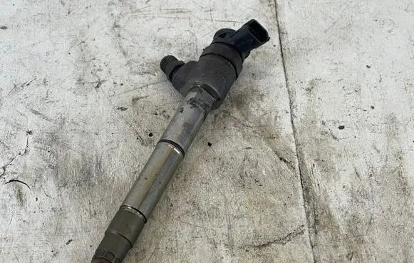 Opel Insignia B Fuel injector 0445110713
