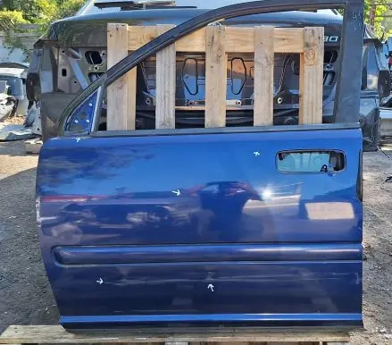 Nissan X-Trail T30 Front door