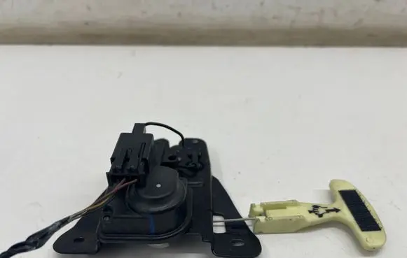 Tailgate/trunk/boot lock/catch/latch