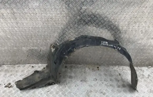 Front wheel arch liner splash guards