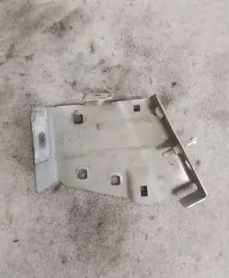 Renault Master III Fender mounting bracket 631438806R