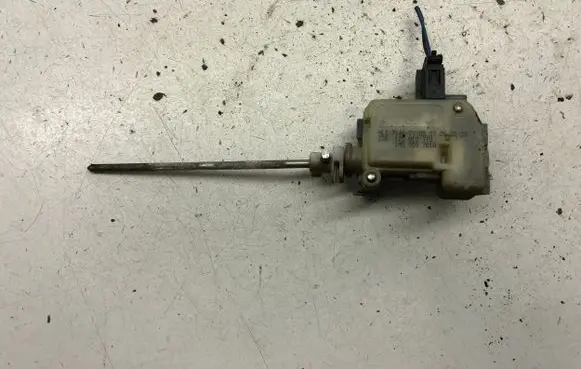 Skoda Octavia Mk2 (1Z) Central locking motor 1Z0810773 1M0959781A