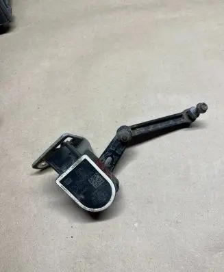 Headlight/headlamp level sensor