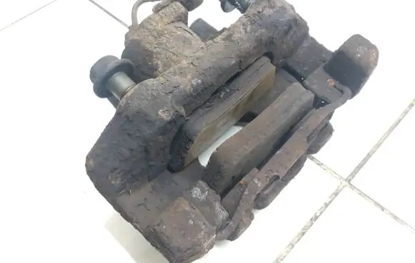 Volkswagen Transporter - Caravelle T4 Front brake caliper