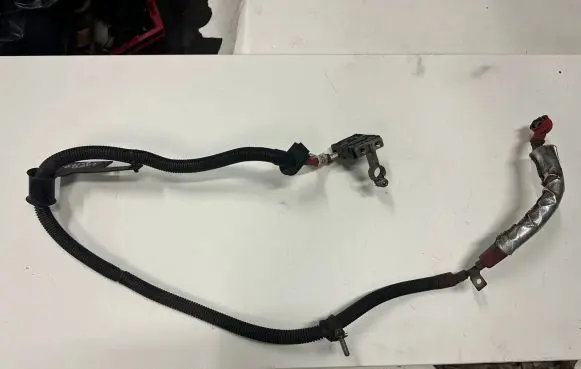 Land Rover Discovery 4 - LR4 Positive cable (battery) 490000063a yta500530
