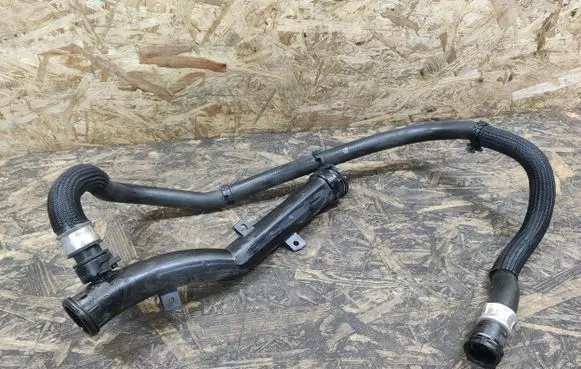 Citroen DS7 Crossback Engine coolant pipe/hose V758971580
