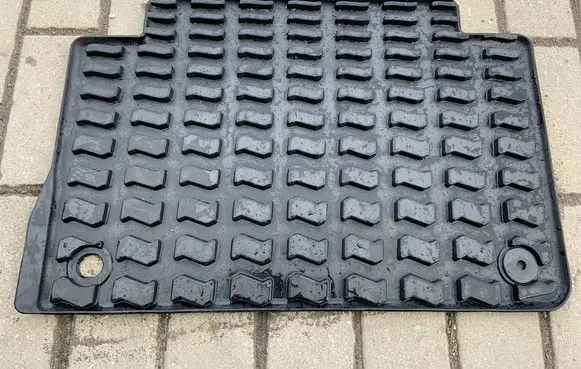 Audi Q7 4L Rear floor mat 4L0061511
