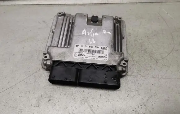 Opel Astra J Engine control unit/module 55583654 0281018454
