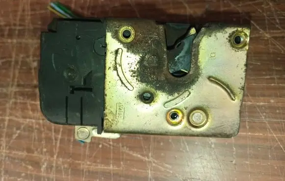 Peugeot Partner Front door lock 