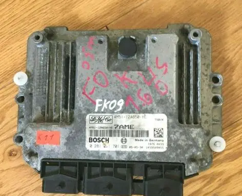 Ford Focus Engine control unit/module 4M5112A650YE 0281011701