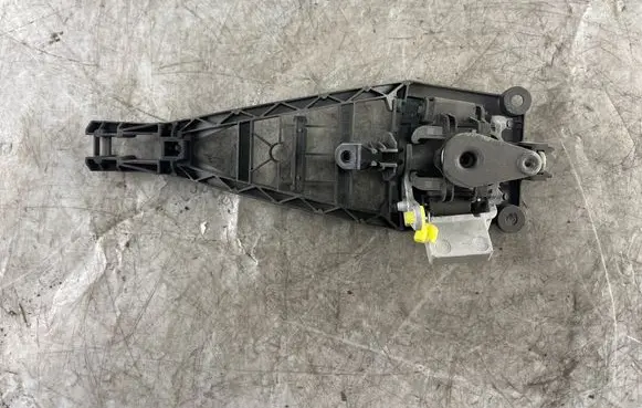 Opel Astra H Front door exterior handle/bracket 