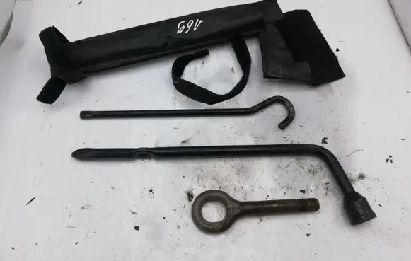 Chevrolet Captiva Wheel nut wrench NOCODE
