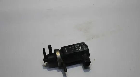Audi A4 S4 B5 8D Turbo solenoid valve 8D0906627