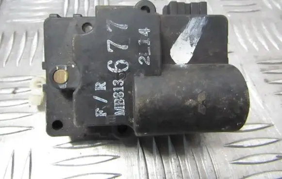 Mitsubishi Lancer Air flap motor/actuator mb813677