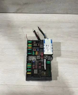 BMW 5 G30 G31 Fuse module 8713128 P00127006AQ 19B094AA2784