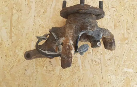Nissan Almera Tino Front wheel hub spindle knuckle