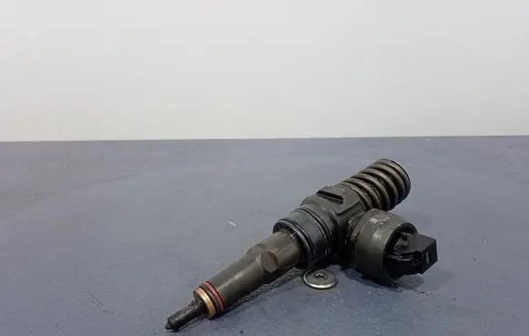 Seat Ibiza III (6L) Fuel injector 038130073AL
