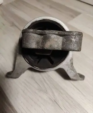 Opel Zafira A Engine mount bracket 90538542