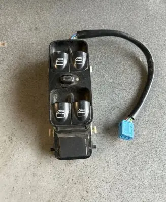 Mercedes-Benz C W203 Electric window control switch A2038218051 501810 210202NQ03