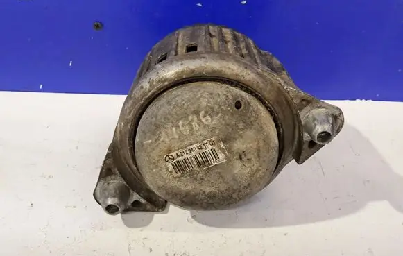 Mercedes-Benz E W212 Engine mount bracket A2122404217