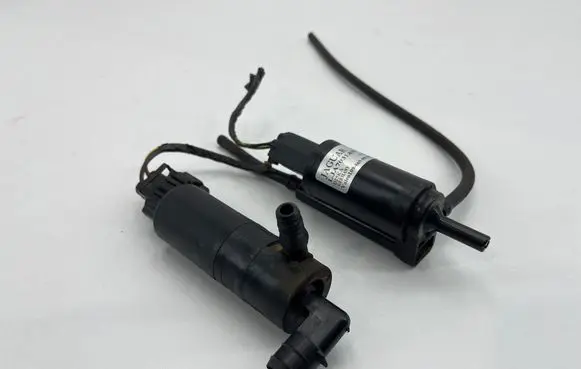 Jaguar XK8 - XKR Windscreen/windshield washer pump LJA7031AB 1098699999