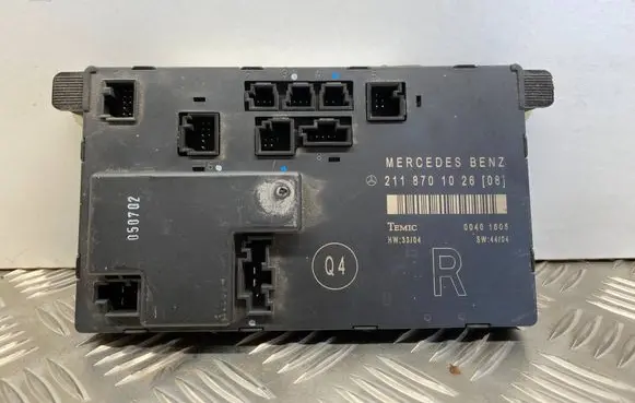 Mercedes-Benz E W211 Door control unit/module 2118701026