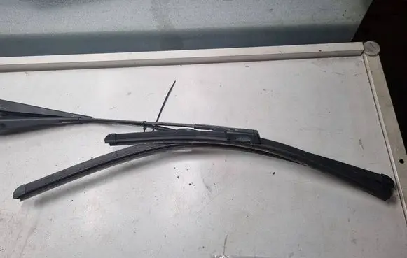 Ford Kuga I Front wiper blade arm 8V4117526AC