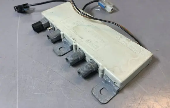 BMW 7 E38 Antenna control unit 8378090 65258378090