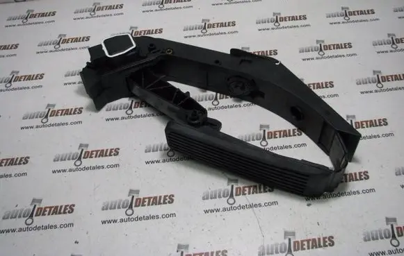 Mercedes-Benz S W221 Accelerator throttle pedal A2203000104