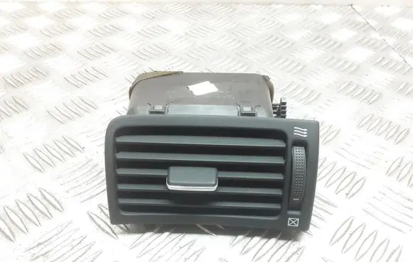 Toyota Avensis T250 Dashboard side air vent grill/cover trim