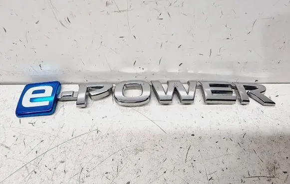 Nissan Qashqai J12 Manufacturers badge/model letters 908926UM0A